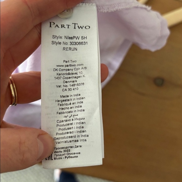 💜 Part Two Lavender Eyelet Ruffle Blouse 💜 - Picture 8 of 9